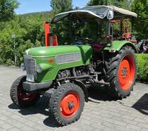 =Fendt Farmer 2, ausgestellt bei der Traktorenaustellung der Fendt-Freunde Bad Bocklet im Juni 2019