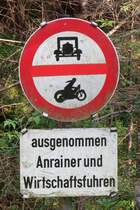Durchfahrt für Oldtimer verboten?

Altmodisches Verkehrsschild in Tragöß am Grünen See, 20.6.19