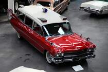 Cadillac Miller-Meteor Ambulance, Baujahr 1959, im Isle of Man Motor Museum Jurby am 01.05.2018.