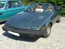 Triumph TR7 Convertible, gebaut von 1978 bis 1980. Als keilförmiges Coupe wurde der TR7 auf der Detroit Motor Show des Jahres 1975 vorgestellt. Die Convertible genannte, Cabrioletversion des TR 7 folgte drei Jahre nach der Coupe Version. Der Vierzylinderreihenmotor hat einen Hubraum von 1998 cm³ und leistet 105 PS. Der abgelichtete TR7 ist im Farbton midas gold lackiert. Oldtimertreffen anlässlich des 150-jährigen Jubiläums des TÜV-Nord in Mülheim an der Ruhr am 24.08.2019.