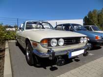 Triumph Stag MK2, gebaut von 1970 bis 1977. Triumph verkaufte während der Produktionszeit genau 25.877 Fahrzeuge dieses Typs. Der V8-Motor hat einen Hubraum von 2997 cm³ und leistet 148 PS. Die Höchstgeschwindigkeit wurde mit 193 km/h angegeben. Oldtimertreffen anlässlich des 150-jährigen Jubiläums beim TÜV-Nord in Mülheim an der Ruhr am 24.08.2019.