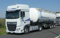 =DAF XF-Silozug von der Spedition BAVARIA rastet im August 2019 an der A 7