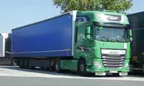 =DAF XF-Sattelzug steht im Juli 2019 an der A 3