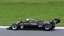 Tyrrell 011 (1982) Fahrer: Tyrrell 011 (1982), Rennen 1 - FIA Masters Historic Formula One Championship, 47. AvD-Oldtimer-Grand-Prix 2019, Samstag 10.08.2019 von der Zuschauertribühne