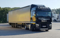 =MB-Sattelzug der Spedition WEBER unterwegs im August 2019