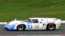 Lola T70 Mk III B (1968), Fahrer: Voyazides, Leo (GBR)& Hadfield, Simon (GBR). Rennen 3: FIA Masters Historic Sports Car Championship. 47. AvD-Oldtimer-Grand-Prix 2019, Samstag 10.08.2019 von der Zuschauertribühne
