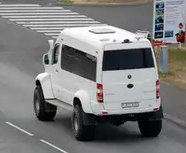 Mercedes mit Spezialaufbau am 17.06.19 in Reykjavik