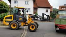 =JCB-Radlader bei Entladearbeiten im Juli 2019