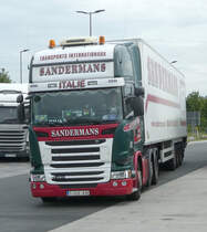 =Scania R 450-Sattelzug der Spedition Sandermans rastet an der A 3, 08-2019