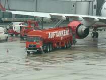 20.02.09,MAN mit Tankauflieger am Flughafen Dsseldorf.