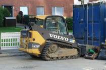 Volvo MCT 85 C am 12.8.2019 auf einer Baustelle in HH-Billstedt /
 7t-Raupenlader, Motor: Kohler, KDI 2054 TCR, Leistung  45,1 kW (61,32 PS), max. 10 km/h
