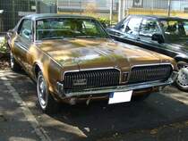 Mercury Cougar des Modelljahres 1967 im Farbton cinnamon frost. Im Grunde war der Cougar eine luxuriöse Version, des bereits zwei Jahre zuvor vorgestellten Ford Mustang. Der Cougar war wahlweise mit zwei V8-Motoren lieferbar: 4735 cm³ mit 200 PS oder 6384 cm³ mit 324 PS. 11. Dukes of Downtown am 31.08.2019 in Essen-Rüttenscheid.