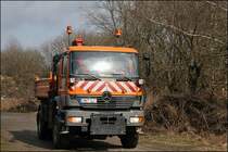Das abladen ist beendet und der Atego 1828 verl�sst den  Lagerplatz . (13.03.2009)