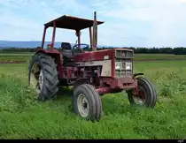 IHC 733 Traktor abgestellt auf einem Feld ausserhalb der Ortschart Kerzers am 01.09.2019