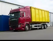 Scania R520 Muldentransporter abgestellt in einem Industriequartier in Kerzers am 01.09.2019