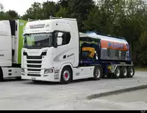 Scania S500 Sattelschlepper abgestellt in einem Industriequartier in Kerzers am 01.09.2019