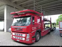 Volvo Autotransporter abgestellt in einem Industriequartier in Kerzers am 01.09.2019