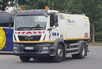 =MAN-Kehrfahrzeug unterwegs in Fulda im August 2019