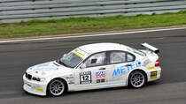 BMW E46 WTCC (2000), Fahrer: Röllinghoff, Peter (Wetter). Qualifying zum Rennen 10, Tourenwagen Classic 47. AvD-Oldtimer-Grand-Prix 2019, Samstag 10.08.2019 von der Zuschauertribühne.