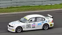 BMW E46 WTCC (2000), Fahrer: Röllinghoff, Peter (Wetter). Qualifying zum Rennen 10, Tourenwagen Classic 47. AvD-Oldtimer-Grand-Prix 2019, Samstag 10.08.2019 von der Zuschauertribühne.