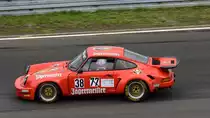 Porsche 911 3,0 RSR,(DRM) Fahrer:Grenz,  Adrian (Emmendingen). Qualifying zum Rennen 10, Tourenwagen Classic 47. AvD-Oldtimer-Grand-Prix 2019, Samstag 10.08.2019 von der Zuschauertribühne.