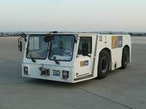 20.02.09,Flugzeugschlepper auf dem Flughafen Jerez/Spanien.