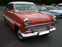 Ford Taunus G13 der vierten Serie, gebaut von 1959 bis 1962. Der im Volksmund  Streifentaunus  genannte G13, basierte auf dem bereits 1952 vorgestellten  Weltkugeltaunus . Lieferbar war dieses Modell mit zwei Vierzylinderreihenmotoren: 1172 cm³ Hubraum mit 38 PS oder 1498 cm³ mit 55 PS. Alt-Ford-Treffen an Mo´s Bikertreff in Krefeld am 01.09.2019.