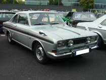 Ford Taunus P6 15M RS Coupe. Die Baureihe P6 wurde 1966 mit den Modellen 12M und 15M vorgestellt. Ab März 1968 stand das sportlichste Modell dieser Baureihe, das 15M RS Coupe bei den Händlern. In der Grundausstattung war ein solches Coupe ab DM 7760,00 zu haben. Das Coupe war grundsätzlich mit dem stärksten Motor dieser Baureihe ausgerüstet. Der V4-Motor mit einem Hubraum von 1699 cm³ leistete bis August 1968 70 PS, danach 75 PS. Alt-Ford-Treffen an Mo´s Bikertreff in Krefeld am 01.09.2019.