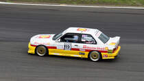 BMW M3 E30 Gruppe A (1988)(DRM), Fahrer: Dr. Vogt, Michael (Leipzig)& von Bayern, Leopold (Starnberg)). Qualifying zum Rennen 10, Tourenwagen Classic 47. AvD-Oldtimer-Grand-Prix 2019, Samstag 10.08.2019 von der Zuschauertribühne.