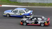 #311 , Volvo 850 Gr. A (1995) und #131 BMW M3 E30 Gruppe N (1987). Qualifying zum Rennen 10, Tourenwagen Classic 47. AvD-Oldtimer-Grand-Prix 2019, Samstag 10.08.2019 von der Zuschauertribühne.