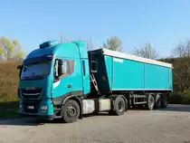 Iveco Kipper-Sattelzug in Neubrandenburg am 07.04.2019