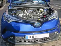 Blick in den Motorraum des Toyota C-HR Hybrid, Krefeld, 3.11.18