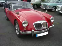 MG A Roadster, produziert von 1955 bis 1962. Während seiner achtjährigen Bauzeit verkaufte sich der als Roadster und Coupe lieferbare Sportwagen in 101.081 Einheiten. Unter den Begriff MG A fallen folgende Modelle: MG A 1500, MG A Twin Cam, MG A 1600 und das Modell Mark II. 6. Saarner Oldtimer Cup am 08.09.2019 in Mülheim an der Ruhr.