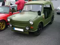Kübelwagen Sachsenring Trabant 601A. An der Zusatzbezeichnung A, konnte man erkennen, das es sich um ein Fahrzeug in Armeeausführung handelt. Äußerlich erkennbar an der Funkantenne und diversen Halterungen für Waffen und Funkgeräte. Der Militärkübelwagen wurde ab 1966 ausgeliefert. Der wassergekühlte Zweizylinderreihenzweitaktmotor hat einen Hubraum von 594,5 cm³ und leistet 23 PS. 6. Saarner Oldtimer Cup am 08.09.2019 in Mülheim an der Ruhr.