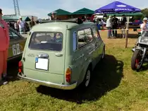Heckansicht eines Steyr Puch 700C, gebaut in Graz von 1960 bis 1968. Der 700C war das Kombimodell des bereits seit 1957 gefertigten Steyr Puch 500. Mit dem Puch begann die Volksmotorisierung in Österreich. Der im Heck verbaute, luftgekühlte Zweizylinderboxermotor hat einen Hubraum von 643 cm³ und leistet 25 PS. Dittmers Hoffest des Jahres 2018 in Sprockhövel.