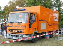 =Iveco EuroCargo des DRK KV Kassel, ausgestellt beim Tag der offenen Tür anl. 60 Jahre Bundespolizei Standort Hünfeld im September 2019. Das Fahrzeug ist ein Katastrophenschutzfahrzeug der Stadt Kassel stationiert beim DRK Kassel und wird eingesetzt als Einsatzleitwagen Luftrettung und/oder bei Katastrophenfällen.