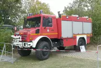 =Unimog U 5000 als Flugfeldlöschfahrzeug der Bundespolizei, eingesetzt und ausgestellt beim Tag der offenen Tür anl. 60 Jahre Bundespolizei Standort Hünfeld im September 2019