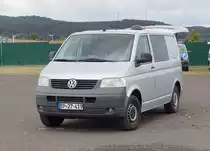 =VW T5 der Bundespolizei steht bereit für die nächste Vorführung der Diensthundeführer, gesehen beim Tag der offenen Tür anl. 60 Jahre Bundespolizei Standort Hünfeld im September 2019