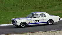 Uiterwaal, Bart (NLD)im Ford Mustang Mk I (1965) Rennen 7: AvD-Tourenwagen- und GT-Trophäe, am Samstag 10.8.19 beim 47. AvD - Oldtimer Grand Prix 2019 / Nürburgring, 