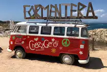 VW T 1 Bulli als Werbeträger auf Formentera - 09.07.2019