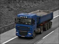 Dieser  starke  DAF XF105.460  SpaceCab  transportiert vermutlich Schotter. Die Zugmaschine ist ein Leasingfahrzeug von BTS. BTS GmbH ist eine Tochtergeselschaft von DAF und vertritt seit 2006 das gesamte DAF-Pogramm im Ruhrgebiet. (13.03.2009)