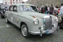 =MB 220 A Ponton, Bj. 1955, 2195 ccm, 85 PS, steht in Fulda anl. der SACHS-FRANKEN-CLASSIC im Juni 2019