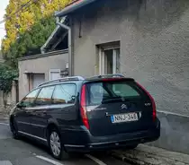 Rückansicht eines Citroen C5 Break in Pécs (HU), Sommer, 2019.