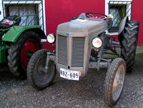 Ferguson_TEO20 mit 25PS mit Baujahr 1951 steht auf dem h�chsten Parkplatz(764m�N) des Bezirkes Ried i.I.; 080622