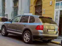 Rückansicht: Porsche Cayenne. Foto: Pécs (HU), Sommer 2019.