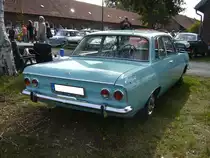 Heckansicht einer 1966´er Opel Rekord B Limousine im Farbton horizontblau. Oldtimertreffen des Oldtimerclubs Schermbeck am 22.09.2019 in Lühlerheim.