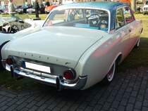 Heckansicht eines Ford Taunus P3. Oldtimertreffen des Oldtimerclubs Schermbeck am 22.09.2019 in Lühlerheim.