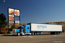Peterbilt 379 auf einem Truckstop in Bloomington, UT. November 2006