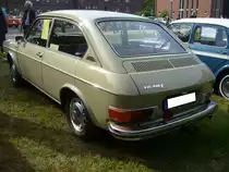 Heckansicht eines kansasbeigen VW Typ 4 411L. Oldtimertreffen des Oldtimerclubs Schermbeck am 22.09.2019 in Lühlerheim.