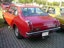 Heckansicht einer zweitürigen Toyota Carina Limousine aus dem Jahr 1976. Oldtimertreffen des Oldtimerclubs Schermbeck am 22.09.2019 in Lühlerheim.